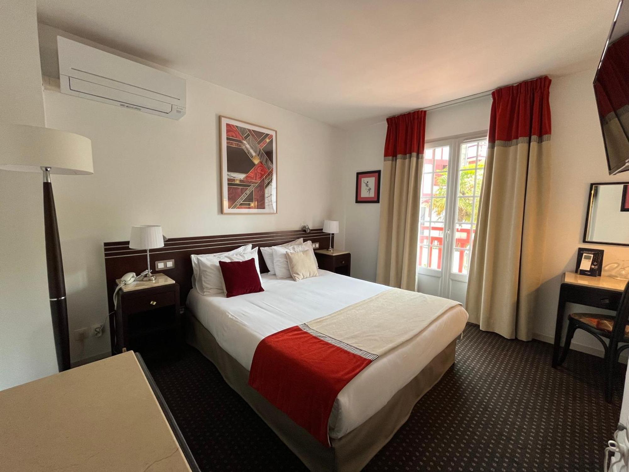 Hotel Ursula Cambo-les-Bains Bagian luar foto
