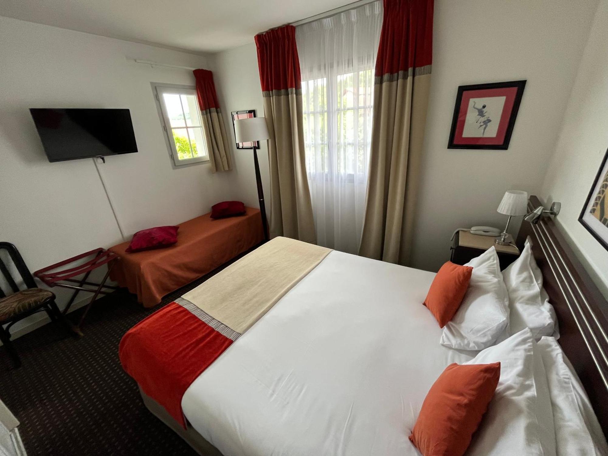 Hotel Ursula Cambo-les-Bains Bagian luar foto